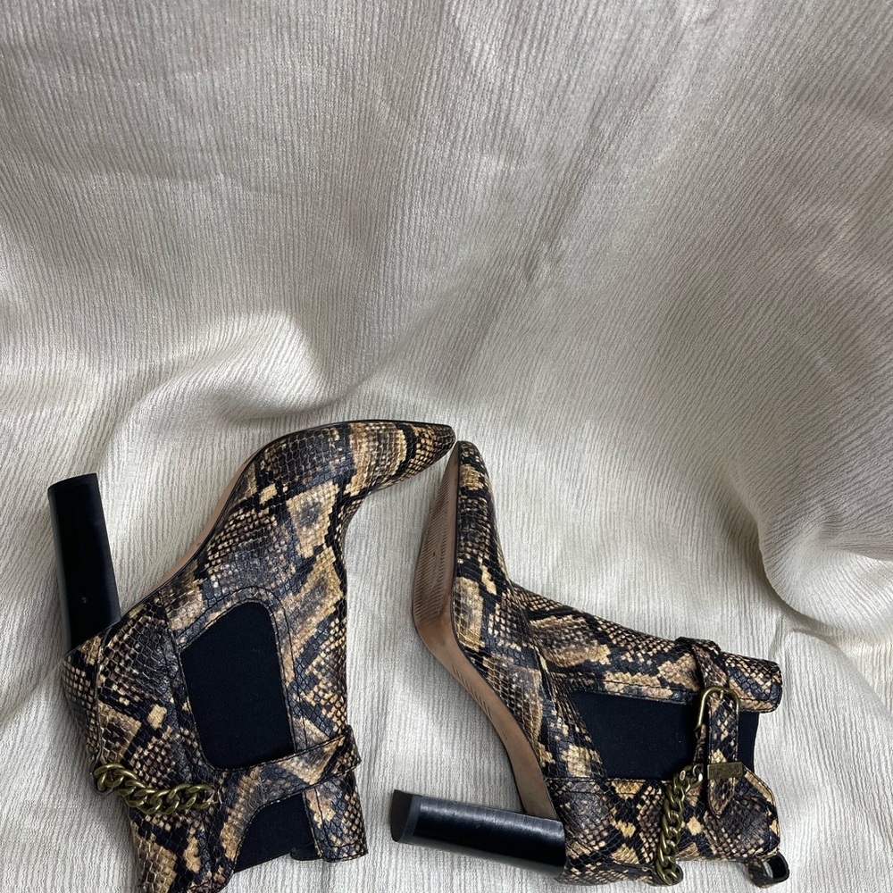 Paige Snake Print Chain Detail Block Heel Ankle Boots size 6 ✨